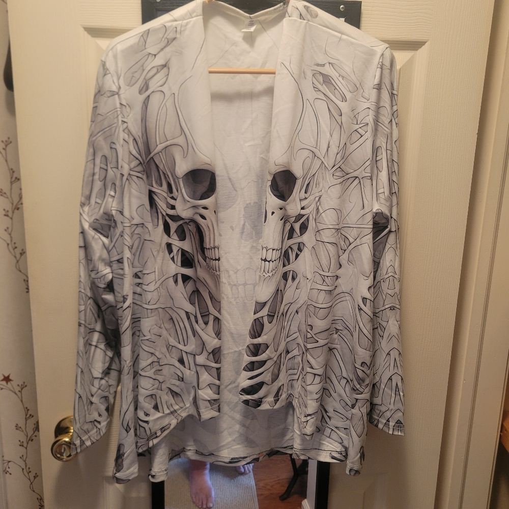 NWOT Chaos Monkey White Skull Pattern Womans Light Blazer